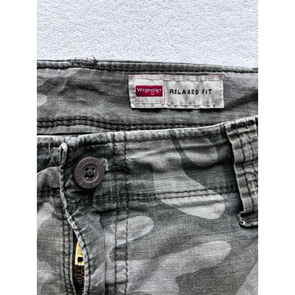Wrangler Cargo Shorts Mens 38 Grey Camo Relaxed Fit Stretch Ripstop Utility
